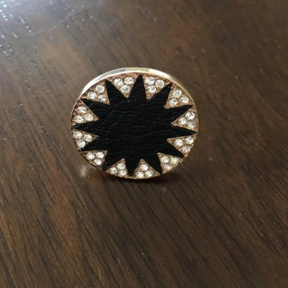 Ring - Picture 2 of 4